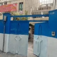 کارگر ساده ساختمانی با جای خواب