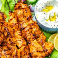 آشپز ماهر جهت تهیه غذا
