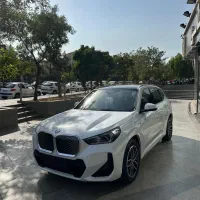 بی ام و ix1 سفید مدل ۲۰۲۵