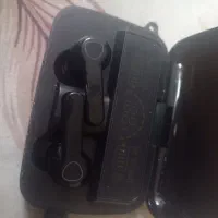 یه جفت هدفون به فروش میرسه