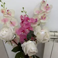 گل مصنوعی ارکیده به همراه گلدان
