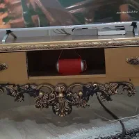 یک عدد میز تلوزیون و یک عدد گنجه