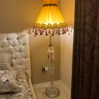آباژور ایستاده