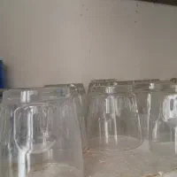 تعدادی بشقاب ملامین و استکان فرانسوی ولیوان