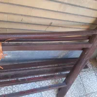 تخت اهنی