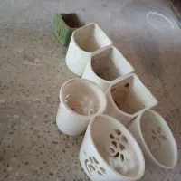 تعداد ی گلدان کار کرده