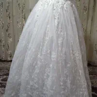 فروش لباس عروس و تاج و دست گل