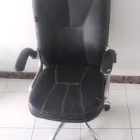 صندلی چرم اداری مشکی