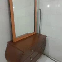 میز و آینه و میز ناهار خوری