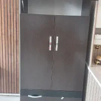 کمد خوشرنگ به علت نبود جا بفروش میرسد