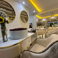 اجاره صندلی رنگ و تخت مژه و ابرو در سالن زیبایی