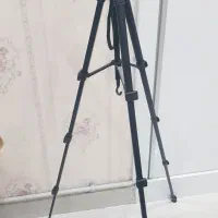 سه پایه موبایل و دوربین