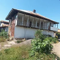 خانه قدیمی در حال بازسازی