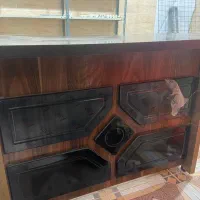 میز چوبی و میز فلزی قفسه فلزی