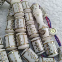 تسبیح برنج کوب و استخوان شتر در اردبیل|کلکسیون اشیاء عتیقه|اصفهان, براآن شمالی|دیوار