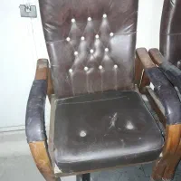 صندلی اداری چوبی با روکش چرم