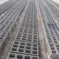 اوستاکار و کارگر بلوکه زنی
