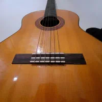 گیتار c70 در حد آکبند با کاور