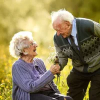 پرستار سالمند برای پدر و مادر سالمند احتیاج داریم