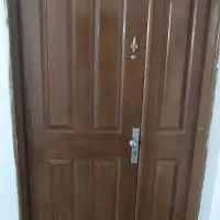 درب آپارتمان سالم‌ و جنس محکم