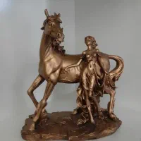مجسمه دکوری اسب و دختر