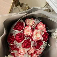 دسته گل رز قرمز ربانی مناسب روز دختر