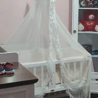 تخت نوزادی چوبی سفید،تمیز و فروش فوری