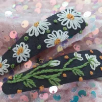 سنجاق های گلدوزی شده