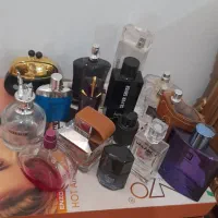 تعدادی شیشه ادکلن خالی