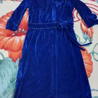 تعداد زیادی مانتو پالتو شال روسری و لباس موجوده