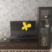 میز تلوزیون تمیز و مرتب|میز تلویزیون|صدرا-فارس, فاز ۱|دیوار