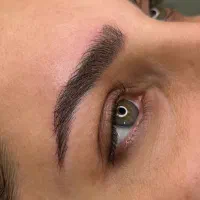 به یک مدل ابروی نچرال برای میکروبلیدینگ نیاز دارم