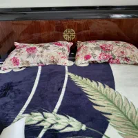 سرویس خواب دونفره همراه میزکنسول وکنار تختی