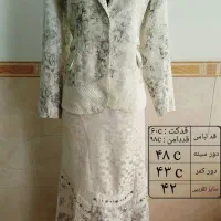 چند دست مانتو و کت و دامن در حد نو