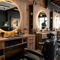 دنبال یک طراح برای دکور آرایشگاه مردانه هستم