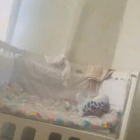 تخت کنار مادر
