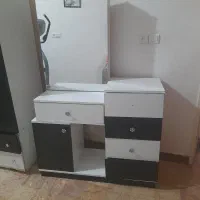 میز آرایشی و کمد