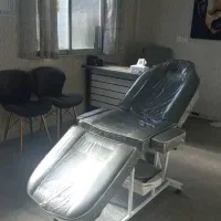 فروش ۴ تا تخت فیشال و میز کانتر منشی فوری|آرایشگاه و سالن‌های زیبایی|تهران, کیانشهر|دیوار