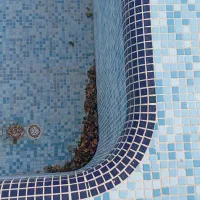 نصب کاشی و سرامیک ،سیمانکاری،ساخت استخر،محوطه سازی