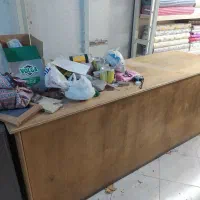 میز فروشگاهی اسکلت آهنی با روکش چوبی و سه عدد کشو