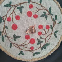 دیوارکوب گلدوزی شده