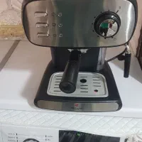 یک دستگاه قهوه ساز