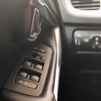 ولوو v40 سورمه ایی