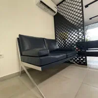 مبل دونفره چرم تمیز و نو