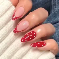 خدمات کاشت و ترمیم ناخن