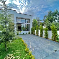 شهرک تک لاین ارتفاع سقف بلند مبله پکیج روشن