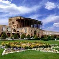 اگه کسیومیخایکه اصفهانومثل کف دستش بلدباشه بزنگ
