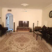 مبلمان کارکرده به همراه عسلی و میز ناهار خوری