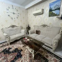 مبل کرم سالم ۷ نفره همراه میز وسط