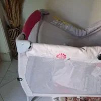 تخت کنار مادر